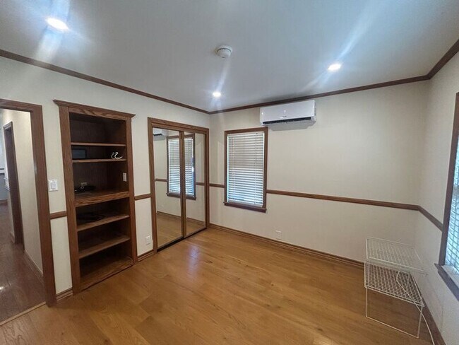 Building Photo - 2434 Florencita Dr W
