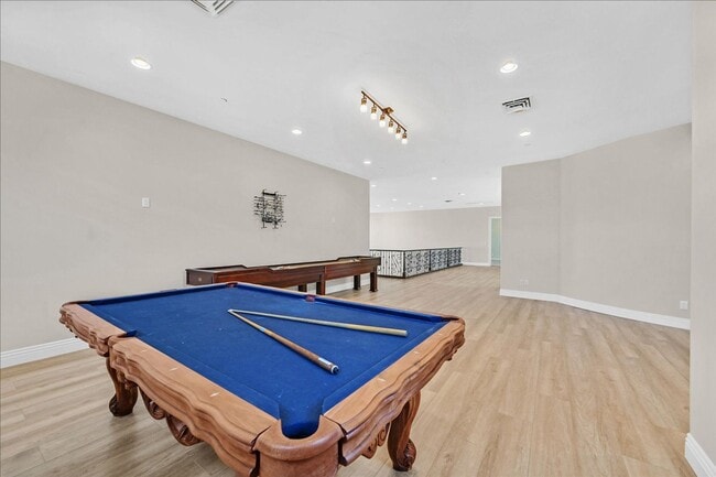 Building Photo - Custom Luxury Home with Strip and Mountain Views!
