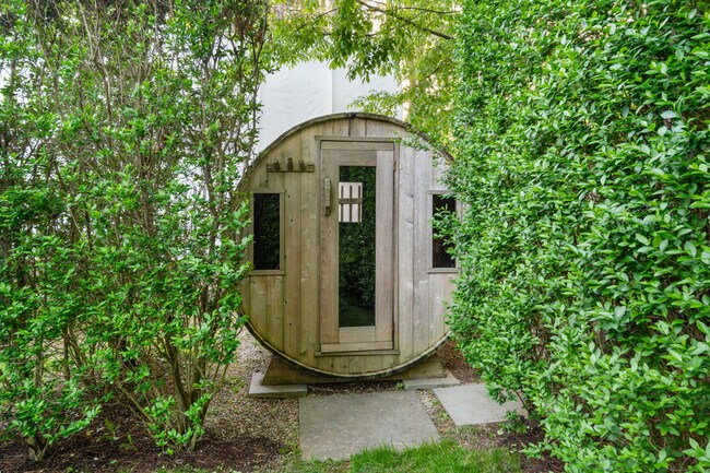 Building Photo - 945 Oenoke Ridge