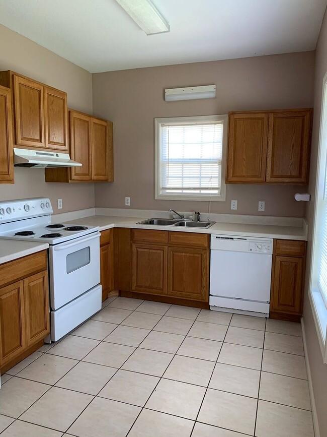 Building Photo - Charming 3BR/2.5BA Two-Story Home with Fenced Backyard