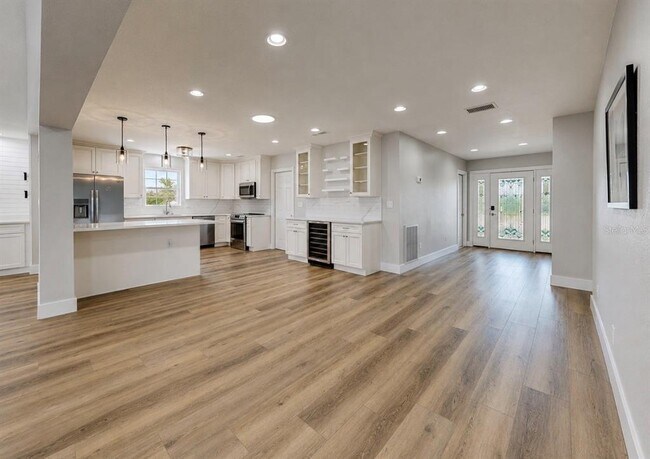 Building Photo - 6513 Abaco Dr