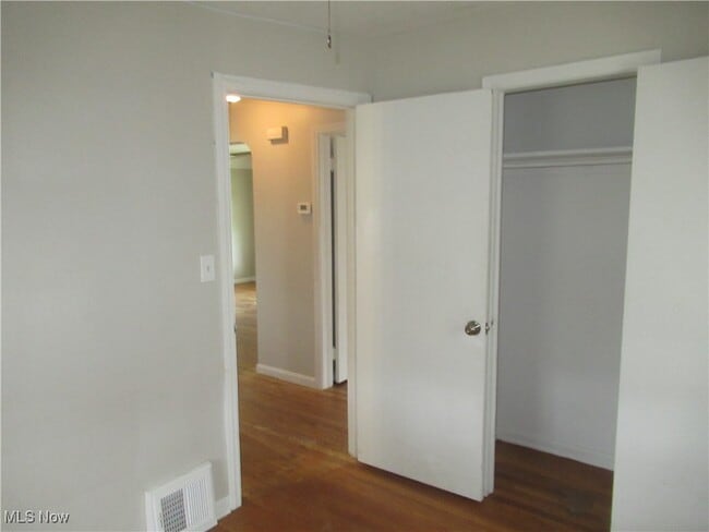 Building Photo - 1329 Craneing Rd
