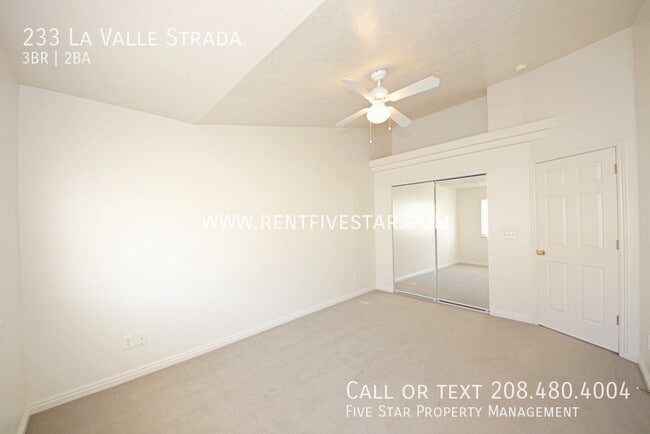 Building Photo - 233 La Valle Strada Ln