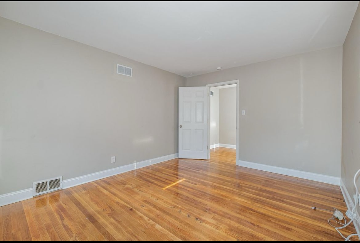 Building Photo - 117 1/2 Adela Ave