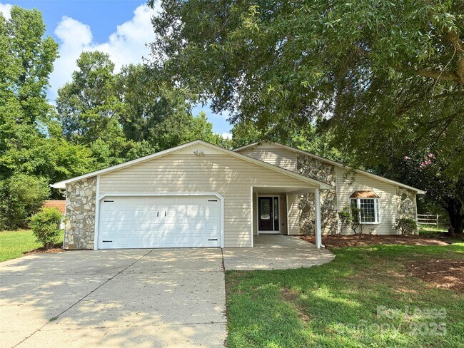 Primary Photo - 500 Kirby Ln