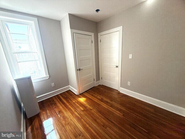 Building Photo - 2054 W 65th Ave