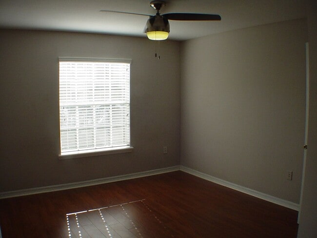 Building Photo - A small, gated community close to UNF, St....