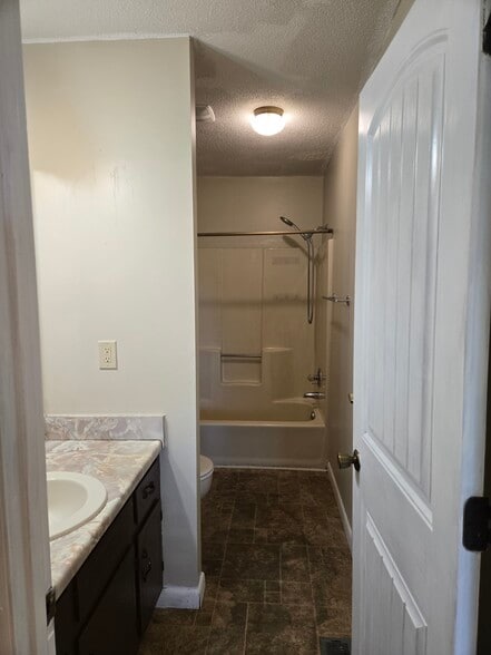Master Bath - 143 County Road 244