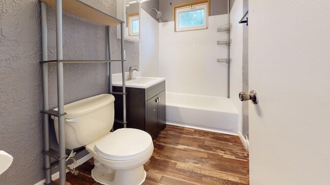 Building Photo - 3 Bedroom Ranch in Madison