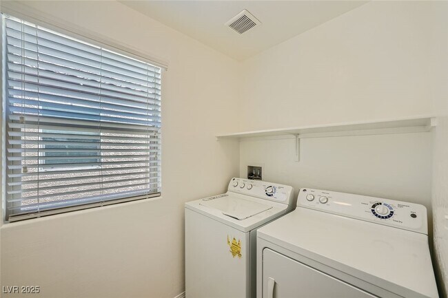 Building Photo - 7704 Twirling Yarn Ct