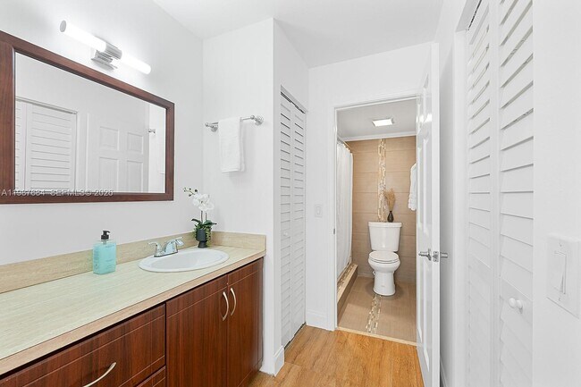 Building Photo - 1351 SW 125th Ave