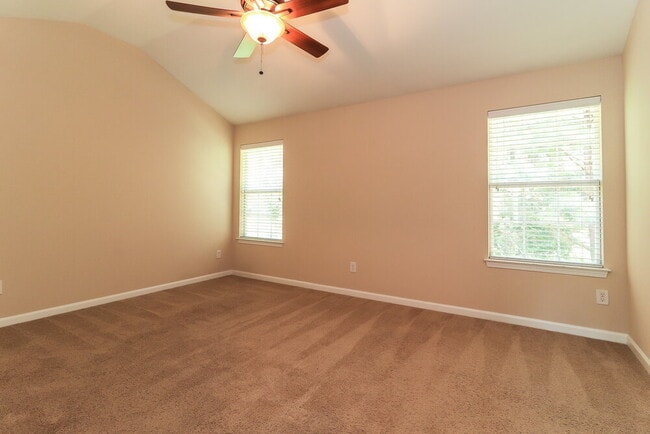 Building Photo - 347 Hidden Creek Ln