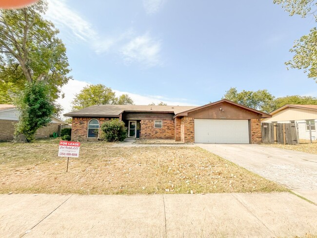 Primary Photo - This 3 bedroom, 2 bathroom, 2 car garage h...