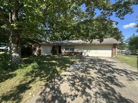 Building Photo - 710 Robindale Dr