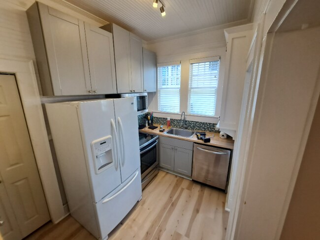 Building Photo - 723 Arsenal Pl