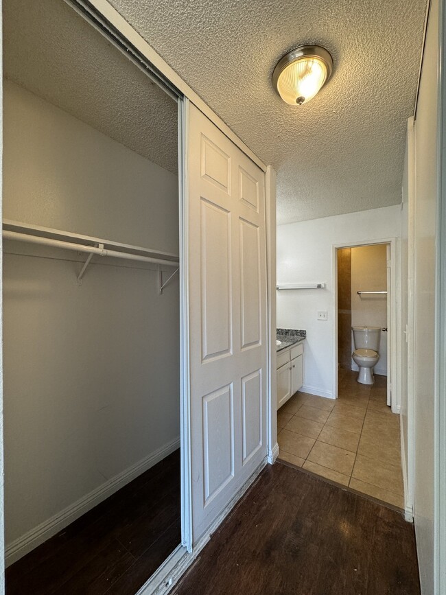 Building Photo - Spacious 3-Bed, 1-Bath Condo with Granite ...