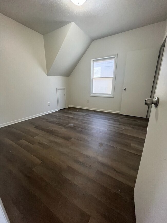 Building Photo - 48 Eastmanville St