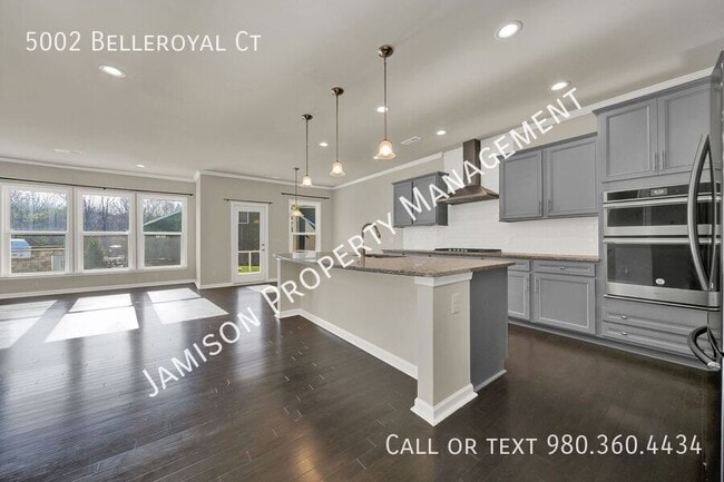 Building Photo - 5002 Belleroyal Ct