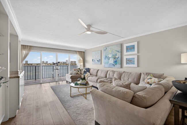 Building Photo - 801 Lake Shore Dr