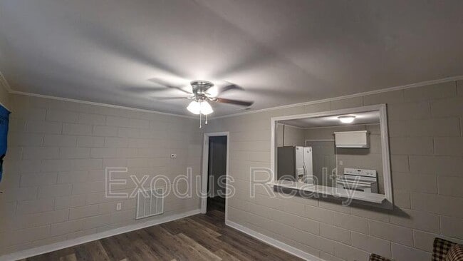 Building Photo - 502 Maple Ave