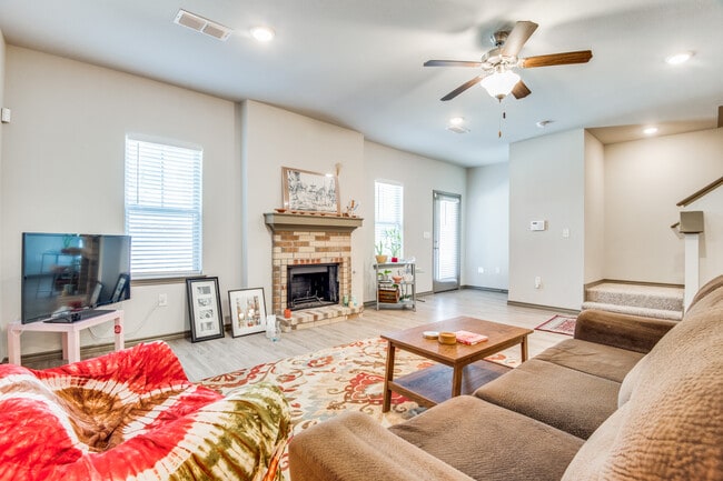 Building Photo - 8706 Tudor Pl