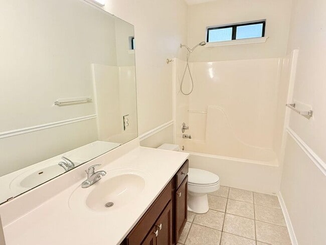 Building Photo - 4161 Longwood Cir