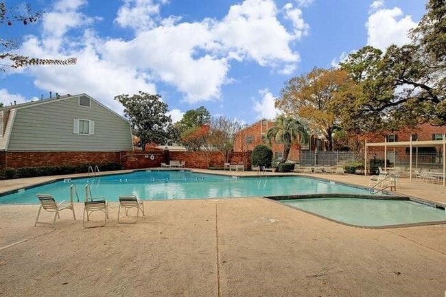 Building Photo - 12662 Rip Van Winkle Dr