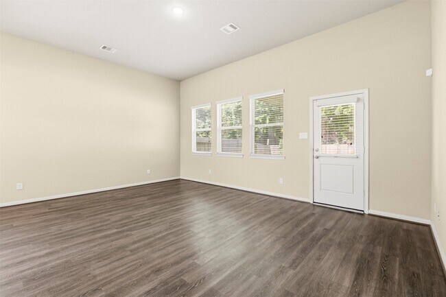 Building Photo - 6131 Carpenters Cove Ln