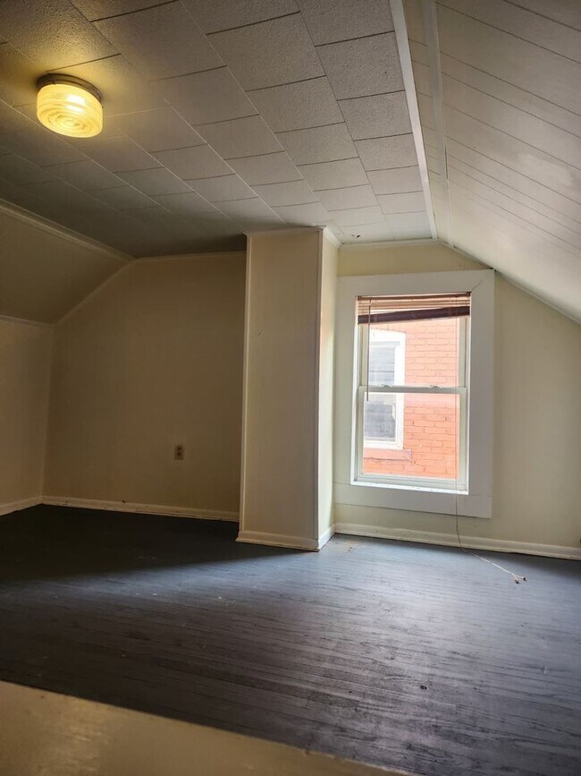 Building Photo - 413-415-415 N 6th Ave