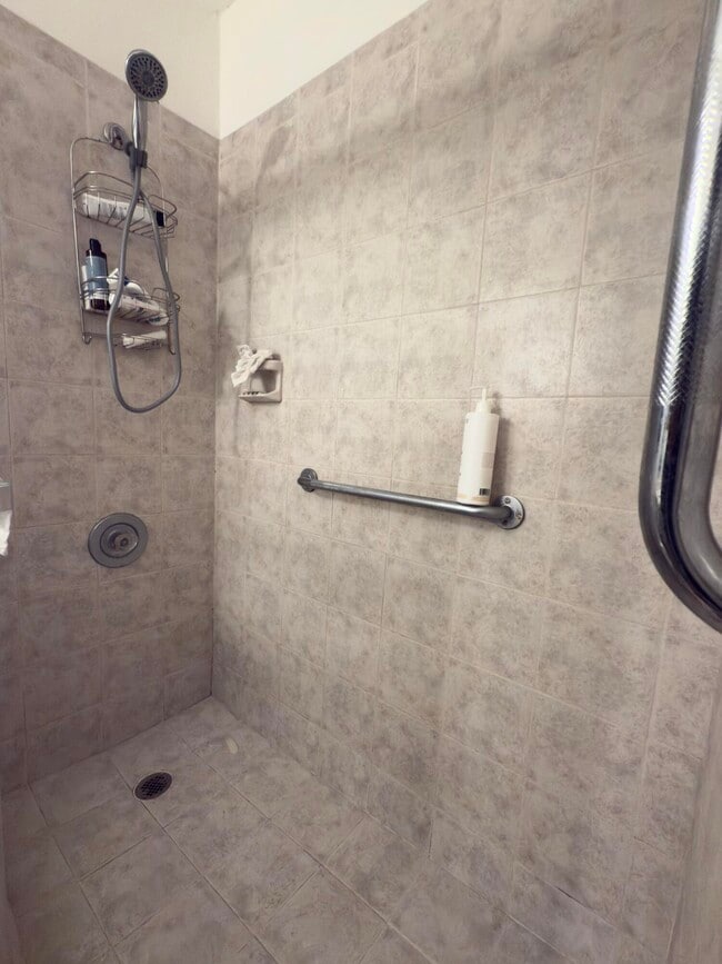 Building Photo - 1177 S Drive Cir