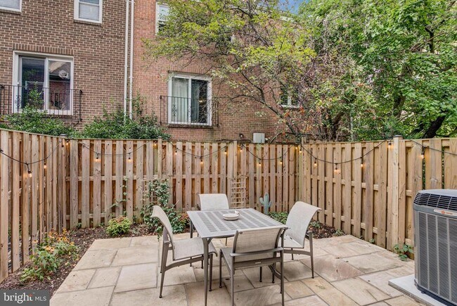 Building Photo - 1507 N Colonial Terrace