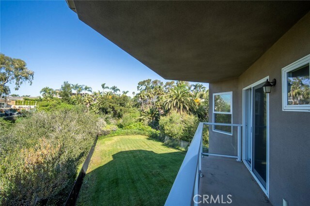 Building Photo - 214 Avenida Montalvo