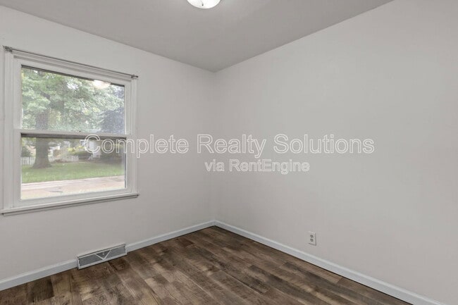 Building Photo - 1736 Nemnich Rd