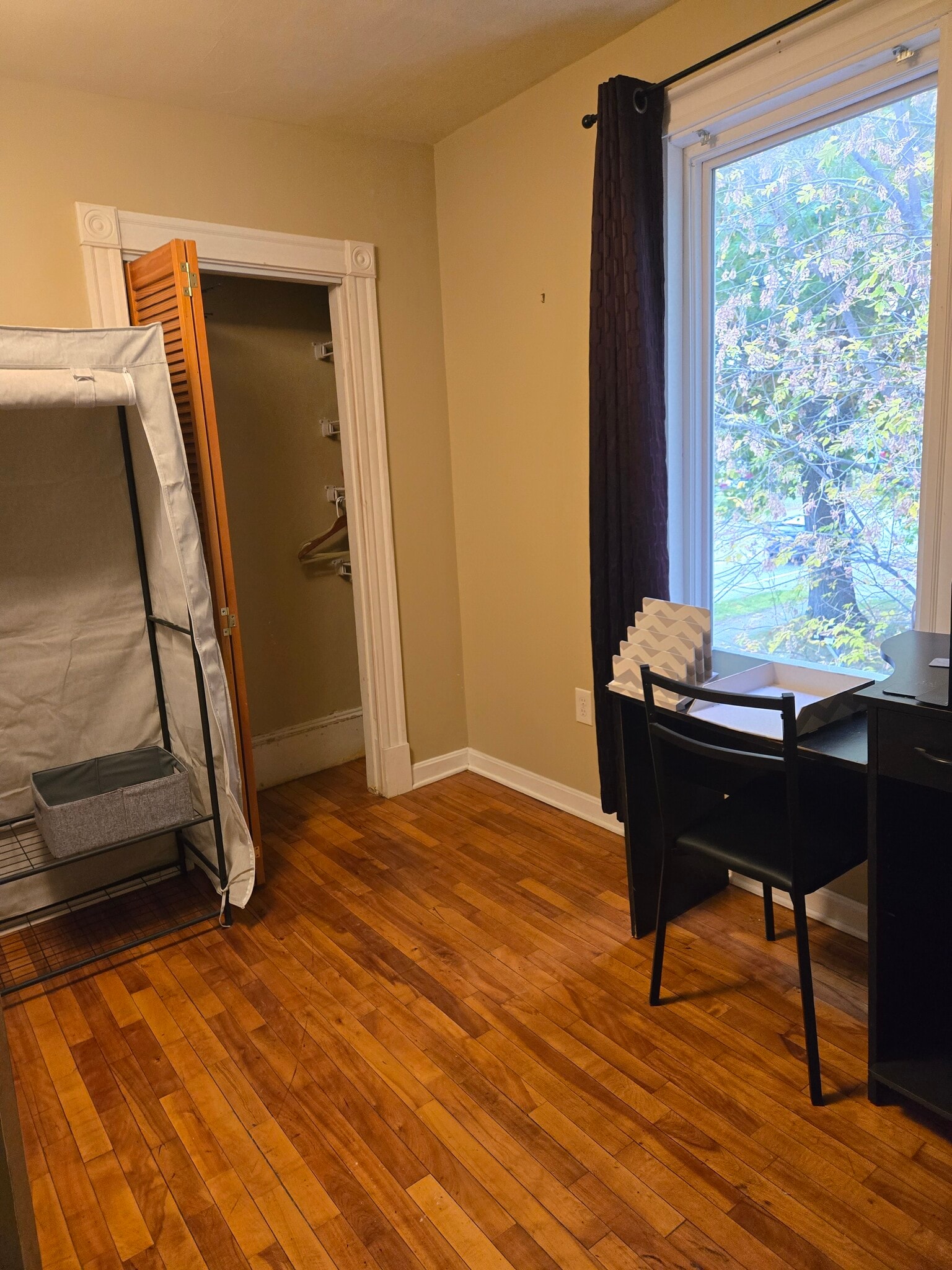 Xtra room - 353 Broadway