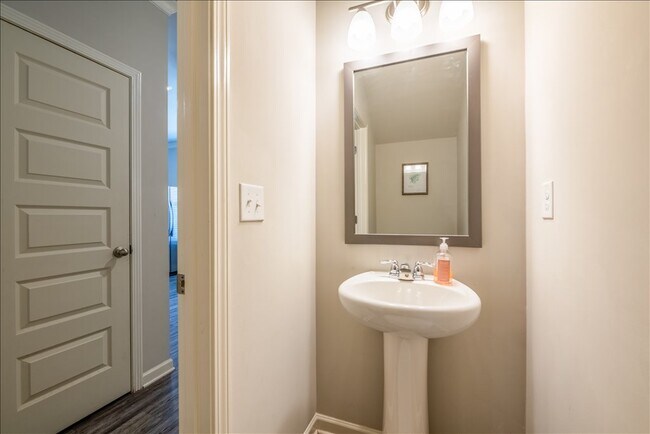 Building Photo - 2514 Piering Dr