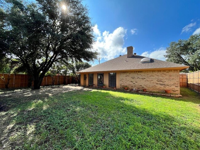 Building Photo - 7825 Silveridge Dr