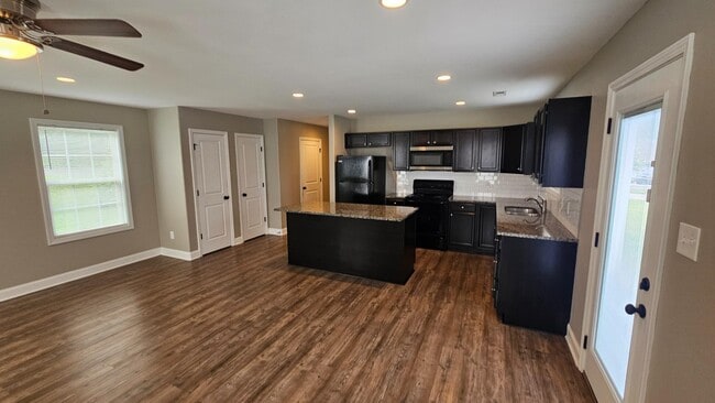 Building Photo - 6400 George Walter Way