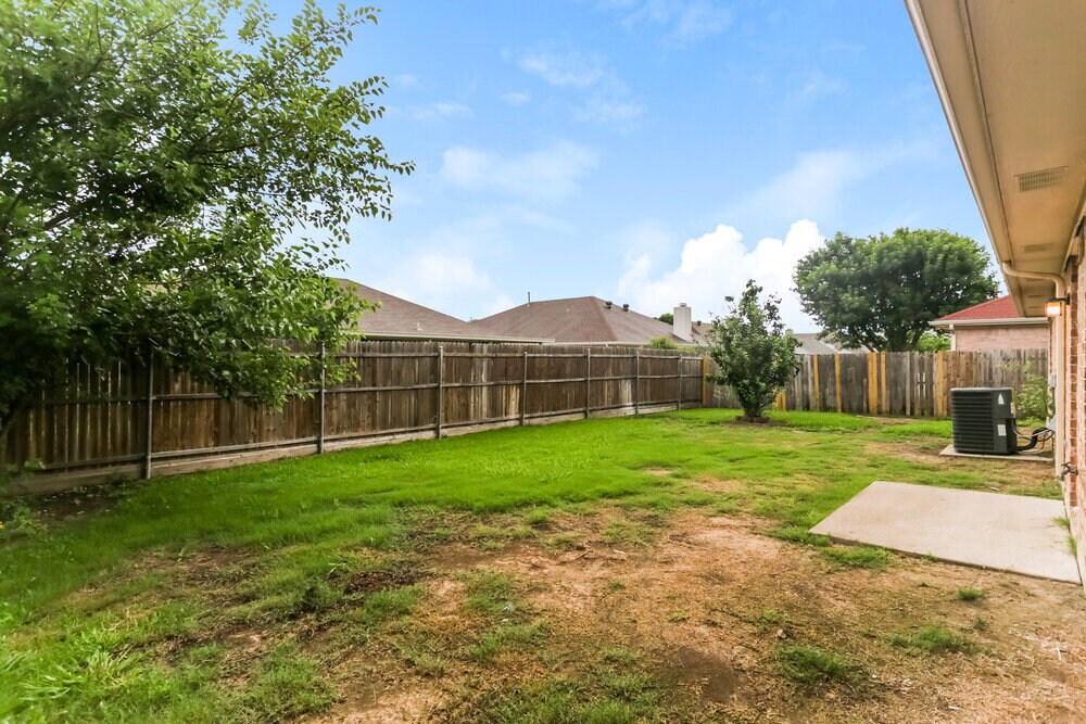 Building Photo - 7501 Fossil Garden Dr