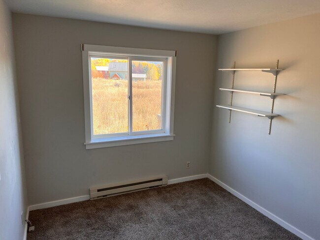 Building Photo - Mock