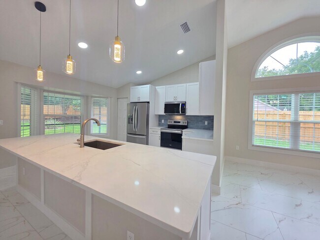Building Photo - FOR RENT pool home, 3 bed 2 bath in The Quarries