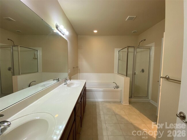 Building Photo - 9916 Evergreen Terrace Drive