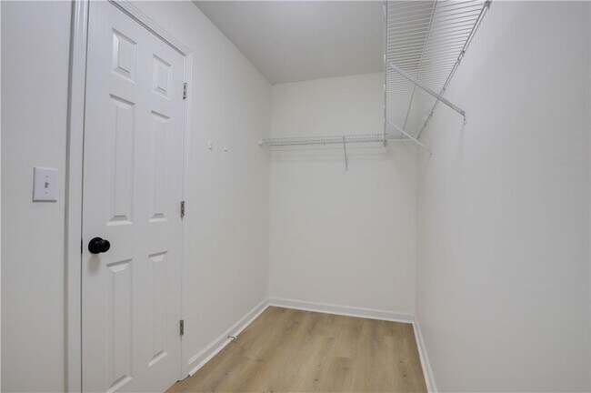 Building Photo - 721 Whitehead Rd