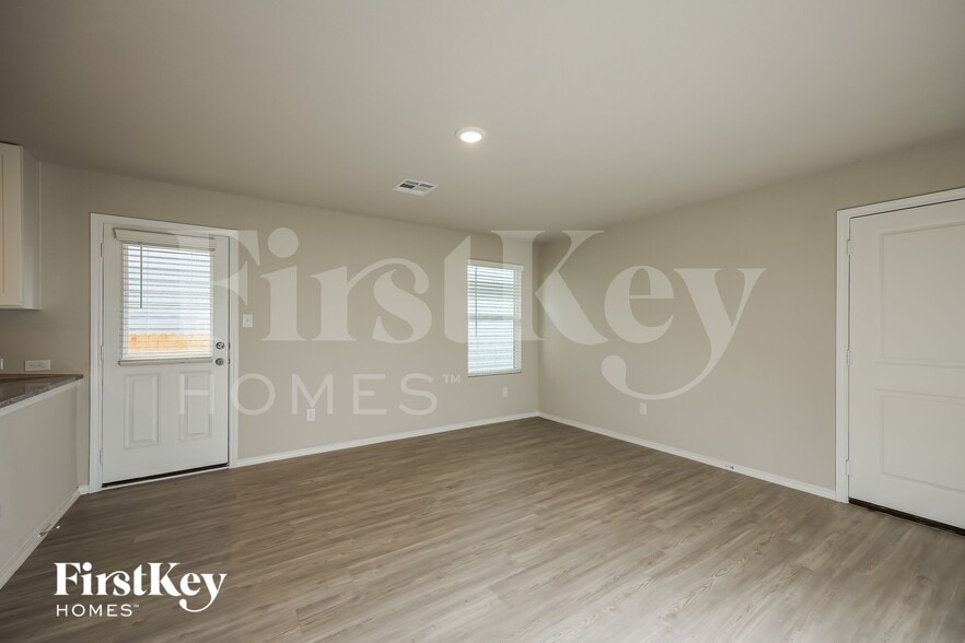 Building Photo - 10803 Prusiner Dr