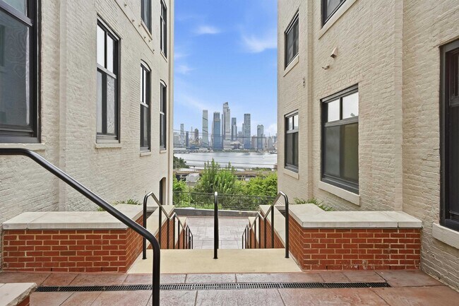 Building Photo - 530 Gregory Ave