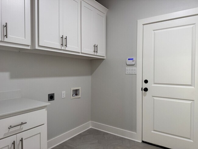 Building Photo - 9256 Villas Ct
