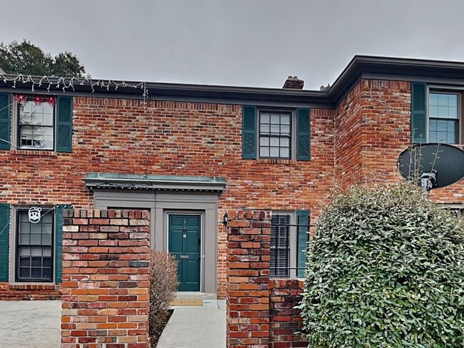 Building Photo - 3125 Colonial Way