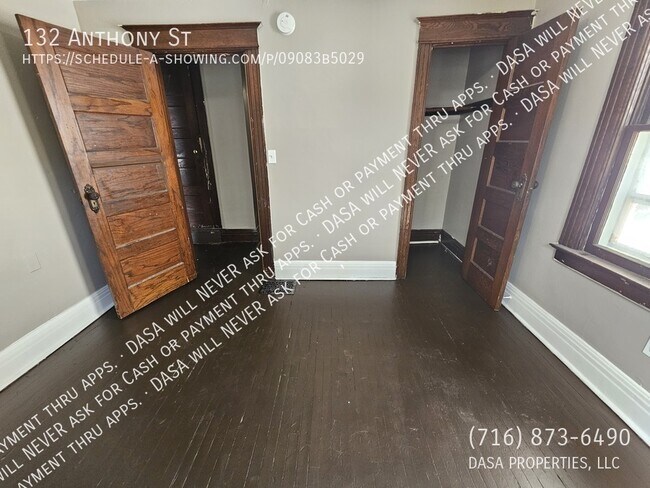Building Photo - 132 Anthony St