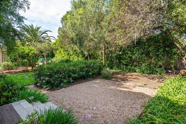 Building Photo - Spacious 3bd/2.5bth Remodeled Mesa Home!