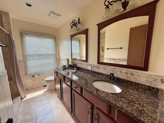 Building Photo - 1013 Pear Tree Ln