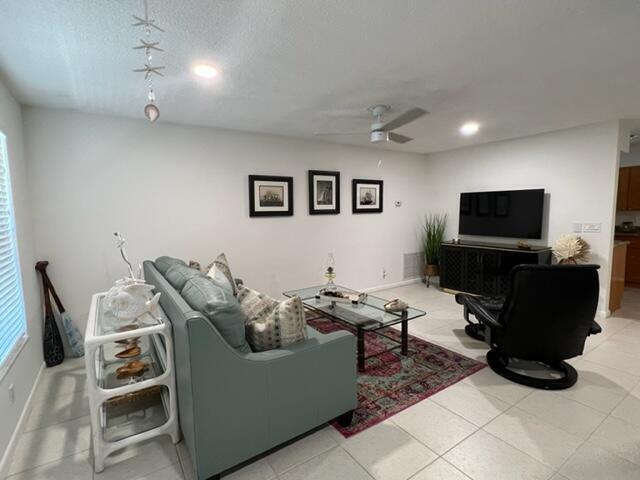 Building Photo - 1260 Manor Dr